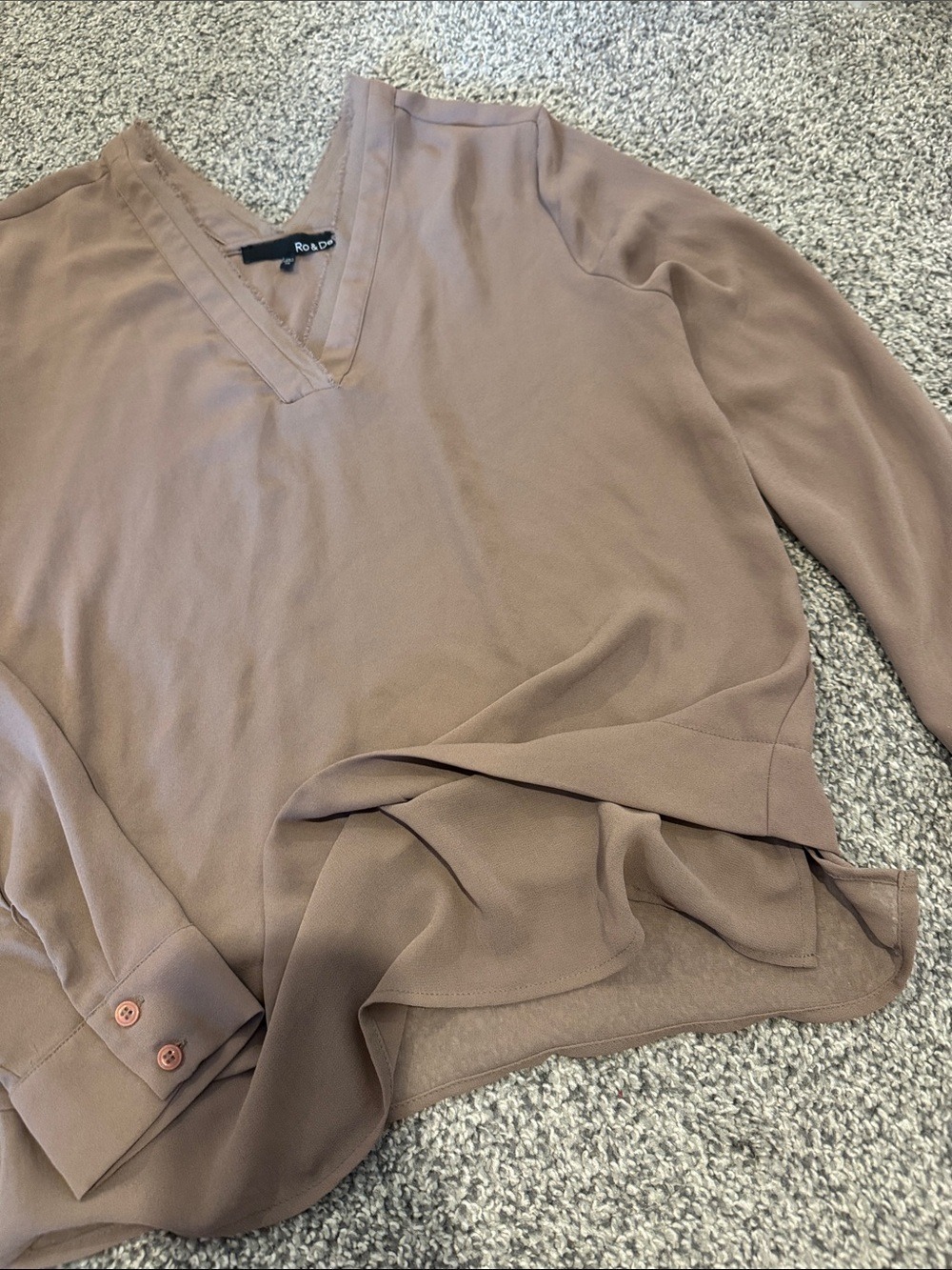 Ro & De Taupe V-Neck Frayed Trim Blouse - Picture 6 of 7